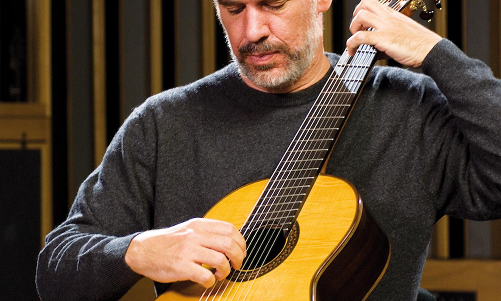 Paul Galbraith playing guitar