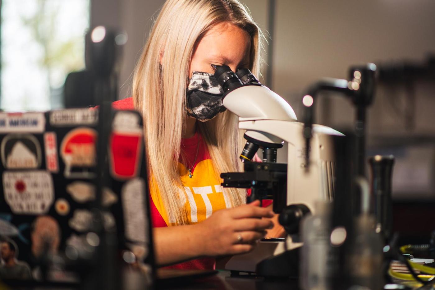 student with microscope 1400w